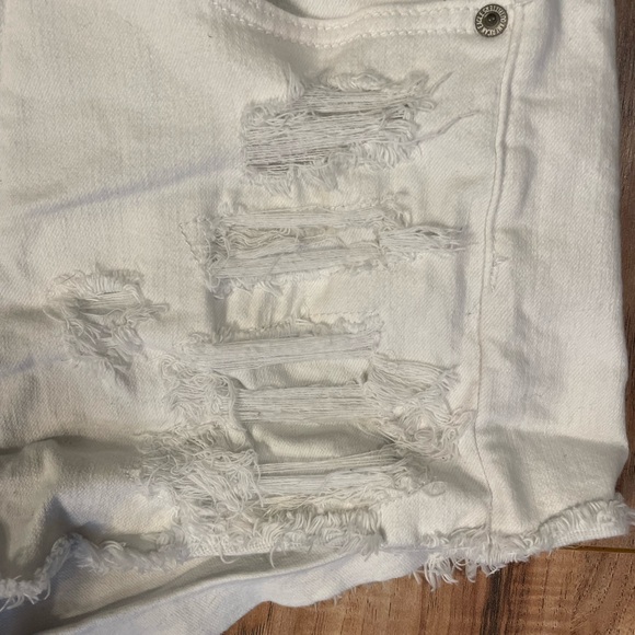White distressed American Eagle super stretch X shorts size 12 - Picture 5 of 6